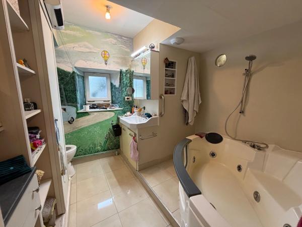 Maison en pierre de caractère – 175 m² habitables – Dépendances 100 m² – LA BARRE DE SEMILLY (50)
