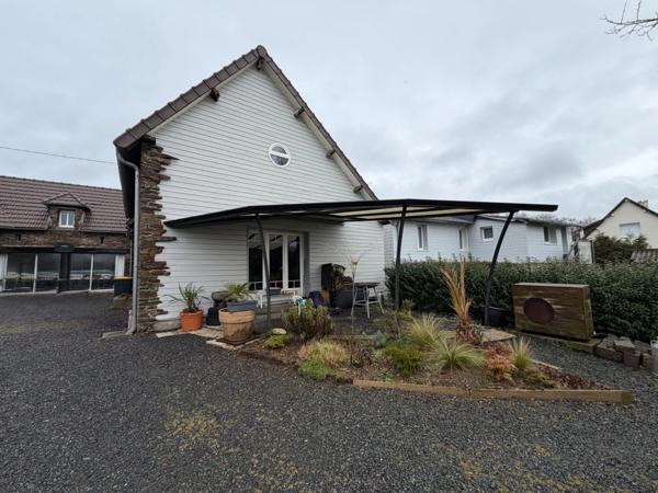 Maison en pierre de caractère – 175 m² habitables – Dépendances 100 m² – LA BARRE DE SEMILLY (50)