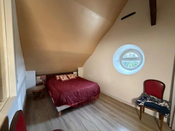 Maison en pierre de caractère – 175 m² habitables – Dépendances 100 m² – LA BARRE DE SEMILLY (50)