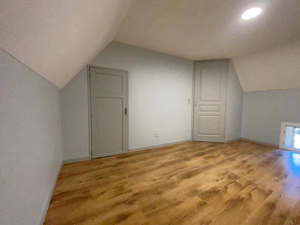 Maison en pierre de caractère – 175 m² habitables – Dépendances 100 m² – LA BARRE DE SEMILLY (50)