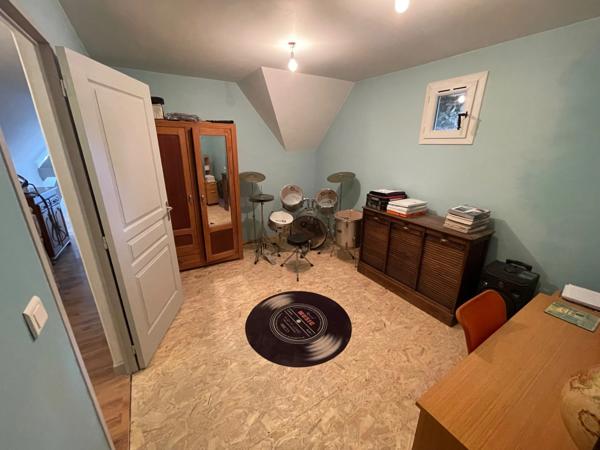 Maison en pierre de caractère – 175 m² habitables – Dépendances 100 m² – LA BARRE DE SEMILLY (50)