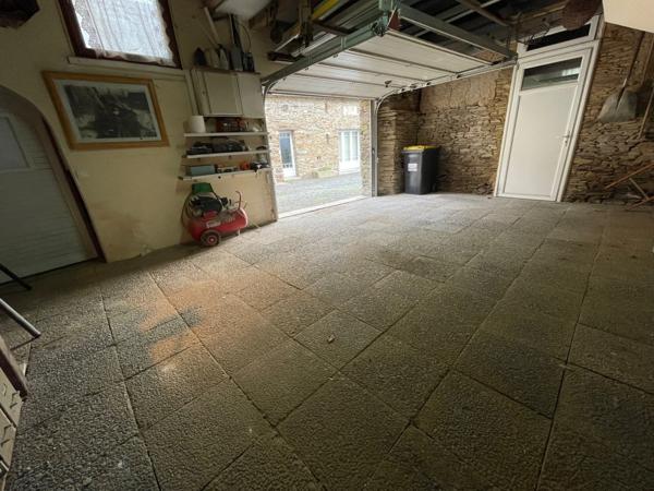 Maison en pierre de caractère – 175 m² habitables – Dépendances 100 m² – LA BARRE DE SEMILLY (50)