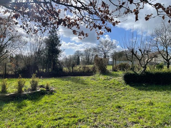 Maison en pierre de caractère – 175 m² habitables – Dépendances 100 m² – LA BARRE DE SEMILLY (50)