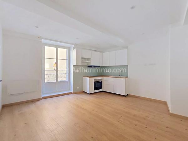 Location                                                      Appartement
                        
                     2 pièces                      39 m2                     à Clermont-Ferrand