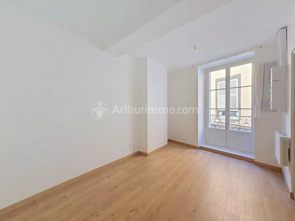 Location                                                      Appartement
                        
                     2 pièces                      39 m2                     à Clermont-Ferrand