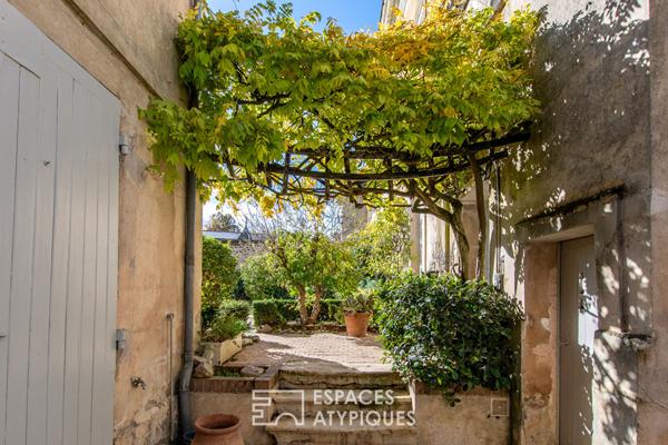 Maison de Maître du XVIIe au charme ancien et jardin secret