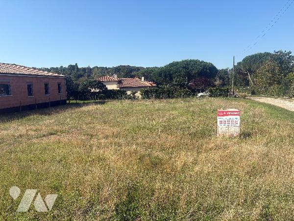 A saisir ! Joli terrain plat de 737 m², dans un quartier recherché ! Etude de sol réalisée...