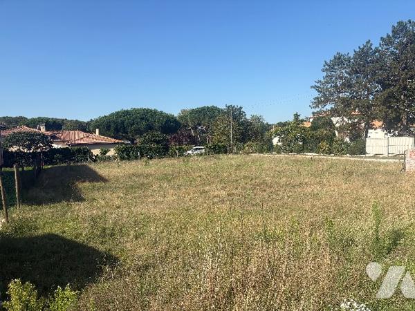 A saisir ! Joli terrain plat de 737 m², dans un quartier recherché ! Etude de sol réalisée...