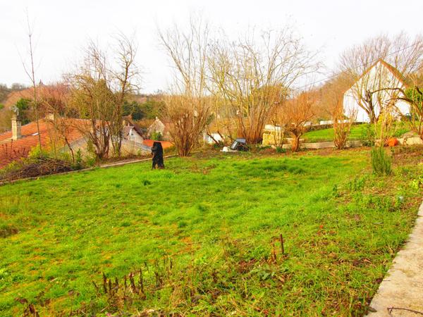 Le Thillay (95500) Sur la colline du Thillay terrain constructible et divisible.