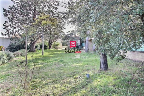 Terrain Constructible Tavel 470 m² - 95 000 Euros -