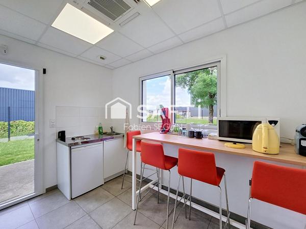 Bâtiment commercial / artisanal, au cœur d'une zone d'activité dynamique !