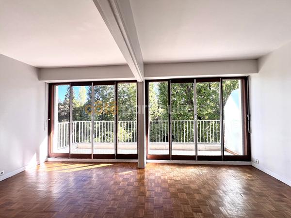 Vente
                Appartement71,75 m² - 3 Pièces -
                    ORLEANS (45100)