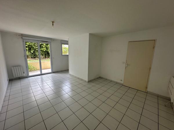Appartement à louer T2 rez-de-chaussée Mont De Marsan 1 chambre terrasse parking piscine