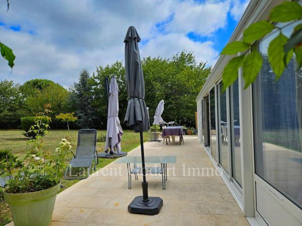Maison de 350m² avec piscine sur terrain clos de 3500m²