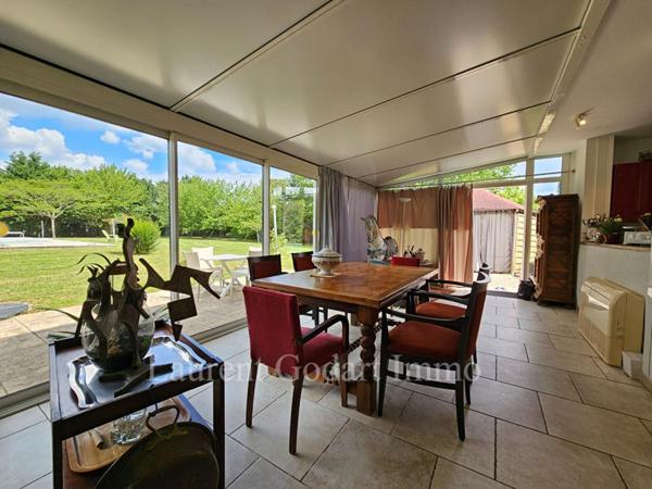 Maison de 350m² avec piscine sur terrain clos de 3500m²