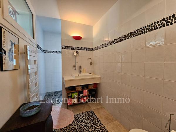 Maison de 350m² avec piscine sur terrain clos de 3500m²