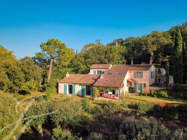 Magnifique vue sur le Chateau de Grimaud