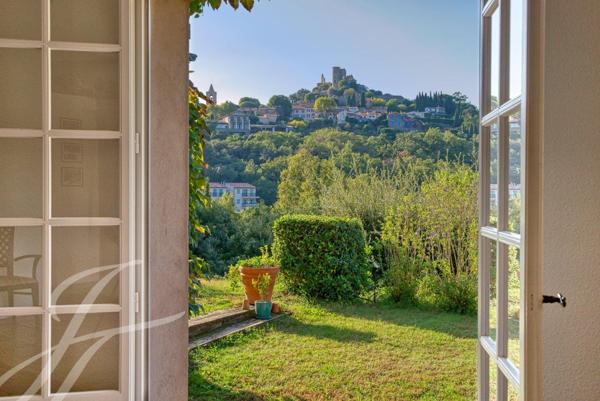 Magnifique vue sur le Chateau de Grimaud
