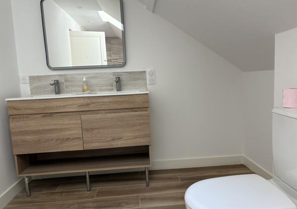 Maison entièrement rénovée de 148 m² au sol (132 m² habitables) au calme d'une impasse avec garage