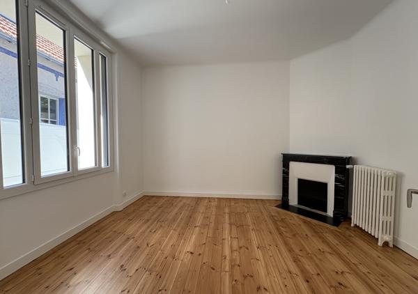 Maison entièrement rénovée de 148 m² au sol (132 m² habitables) au calme d'une impasse avec garage