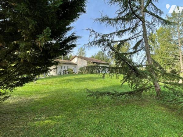 MARCIAC (32) Au calme, belle villa (sous-sol intégral) sur environ 3500m², proches tous commerces.