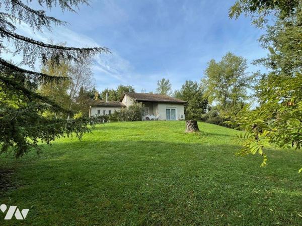 MARCIAC (32) Au calme, belle villa (sous-sol intégral) sur environ 3500m², proches tous commerces.