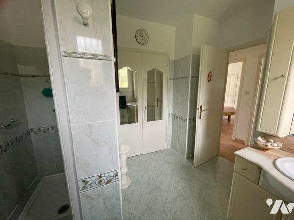 MARCIAC (32) Au calme, belle villa (sous-sol intégral) sur environ 3500m², proches tous commerces.