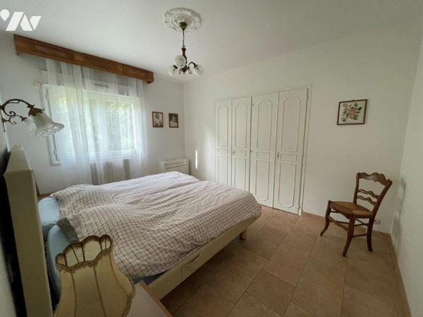 MARCIAC (32) Au calme, belle villa (sous-sol intégral) sur environ 3500m², proches tous commerces.