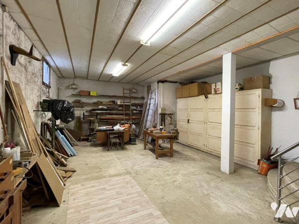 MARCIAC (32) Au calme, belle villa (sous-sol intégral) sur environ 3500m², proches tous commerces.