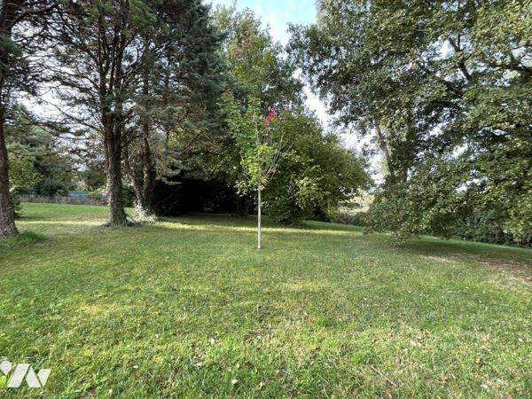 MARCIAC (32) Au calme, belle villa (sous-sol intégral) sur environ 3500m², proches tous commerces.