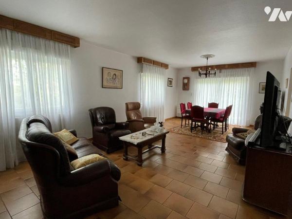 MARCIAC (32) Au calme, belle villa (sous-sol intégral) sur environ 3500m², proches tous commerces.