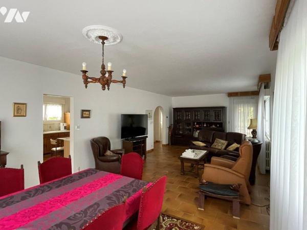 MARCIAC (32) Au calme, belle villa (sous-sol intégral) sur environ 3500m², proches tous commerces.