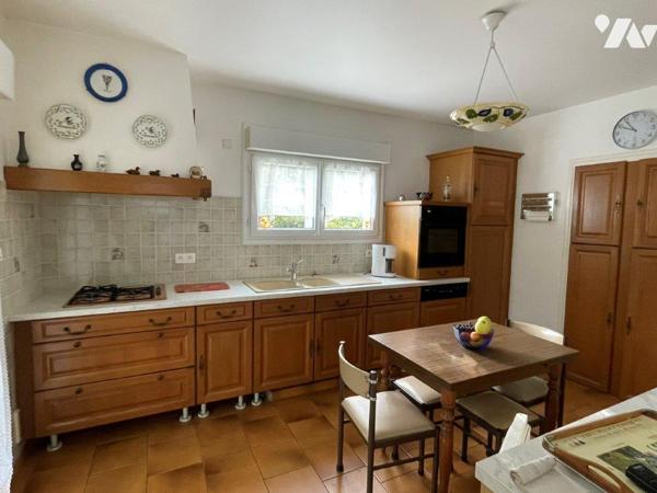 MARCIAC (32) Au calme, belle villa (sous-sol intégral) sur environ 3500m², proches tous commerces.