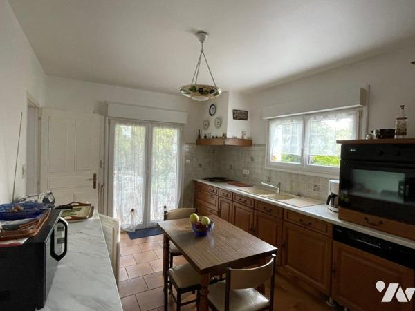 MARCIAC (32) Au calme, belle villa (sous-sol intégral) sur environ 3500m², proches tous commerces.