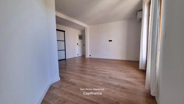 Dpt Bouches du Rhône (13), à vendre MARSEILLE 11ème Valbarelle - Appartement T3 65m² avec balcon, exposition idéale, au 1er étage avec ascenseur et place de parking, rénové en 2025.