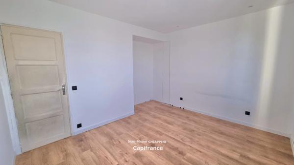 Dpt Bouches du Rhône (13), à vendre MARSEILLE 11ème Valbarelle - Appartement T3 65m² avec balcon, exposition idéale, au 1er étage avec ascenseur et place de parking, rénové en 2025.
