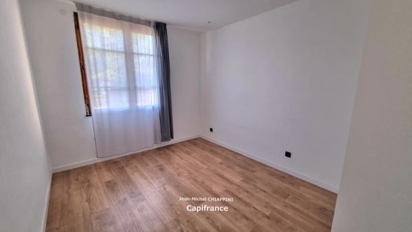Dpt Bouches du Rhône (13), à vendre MARSEILLE 11ème Valbarelle - Appartement T3 65m² avec balcon, exposition idéale, au 1er étage avec ascenseur et place de parking, rénové en 2025.