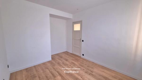 Dpt Bouches du Rhône (13), à vendre MARSEILLE 11ème Valbarelle - Appartement T3 65m² avec balcon, exposition idéale, au 1er étage avec ascenseur et place de parking, rénové en 2025.