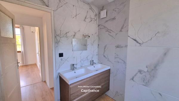 Dpt Bouches du Rhône (13), à vendre MARSEILLE 11ème Valbarelle - Appartement T3 65m² avec balcon, exposition idéale, au 1er étage avec ascenseur et place de parking, rénové en 2025.