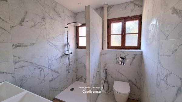 Dpt Bouches du Rhône (13), à vendre MARSEILLE 11ème Valbarelle - Appartement T3 65m² avec balcon, exposition idéale, au 1er étage avec ascenseur et place de parking, rénové en 2025.