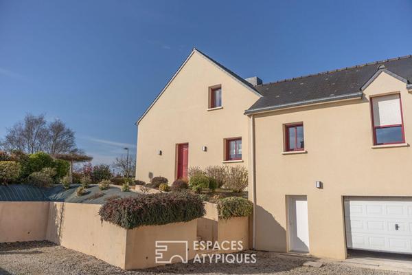 Maison familiale contemporaine avec jardin et garage