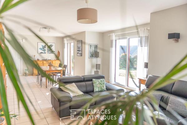 Maison familiale contemporaine avec jardin et garage