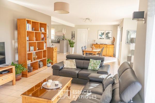 Maison familiale contemporaine avec jardin et garage