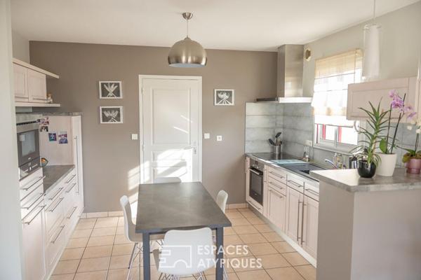 Maison familiale contemporaine avec jardin et garage