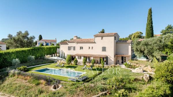 Villa avec vue panoramique, au calme et à pied des commerces
