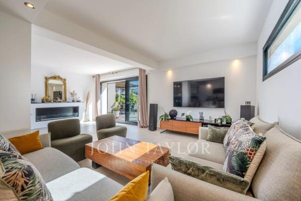 Villa avec vue panoramique, au calme et à pied des commerces