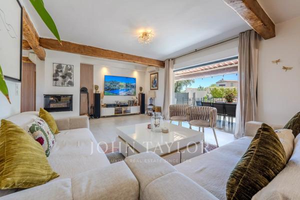 Villa avec vue panoramique, au calme et à pied des commerces