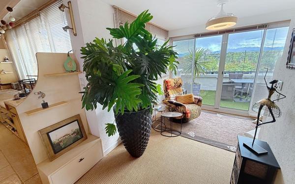 Appartement à vendre    7 pièces • 222,33 m2 Pau