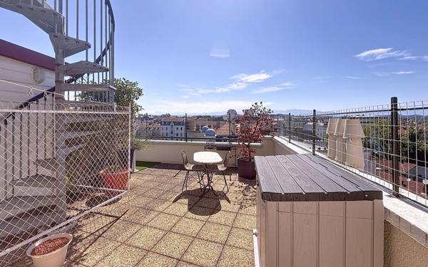 Appartement à vendre    7 pièces • 222,33 m2 Pau