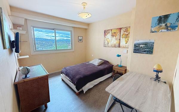 Appartement à vendre    7 pièces • 222,33 m2 Pau